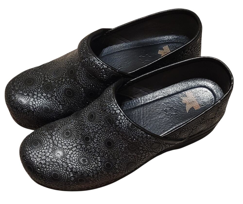 Dansko Women's XP Professional Clogs embossed medallion pattern Size 41 EUC